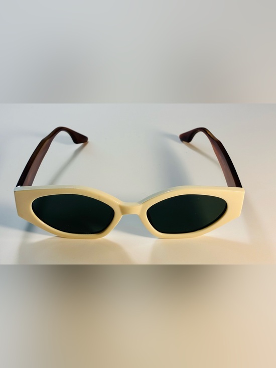 Accessories - Vintage Cream & Brown 60’s Sunglasses
